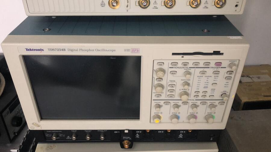 tektronix̩TDS7254 ӫʾ