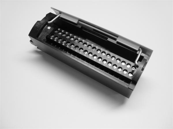 ŷ2711P-T12C4D8K